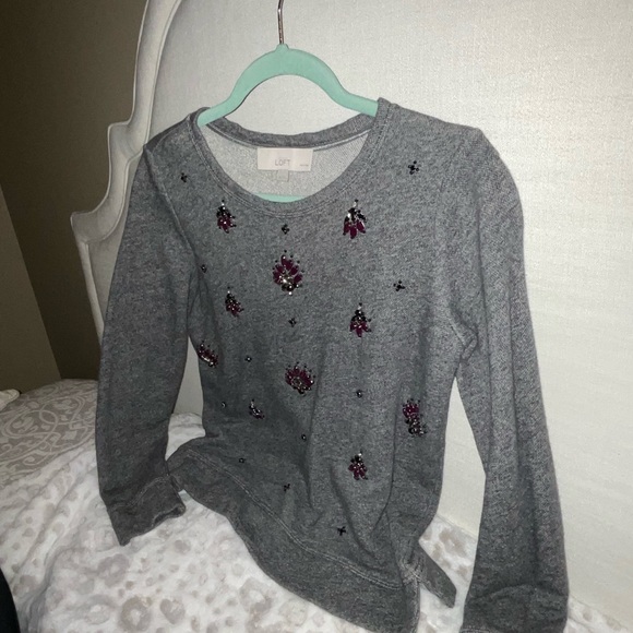 Ann Taylor loft small petite crew neck Sweater grey w/ purple amethyst gems - Picture 3 of 10